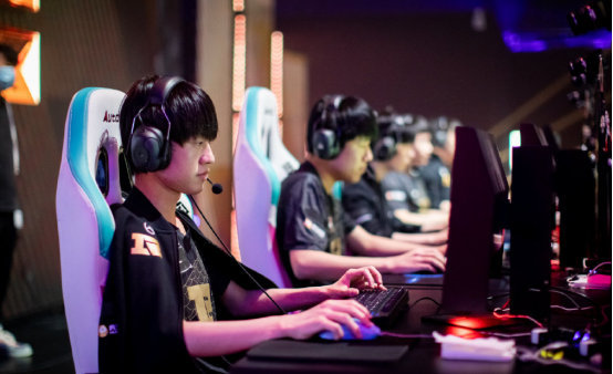 尤其是在球 尤其是在球